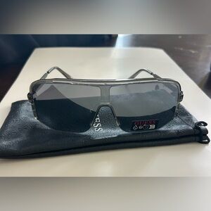GUESS Unisex Shield Sunglasses Gray Transparent UV New With Soft Pouch